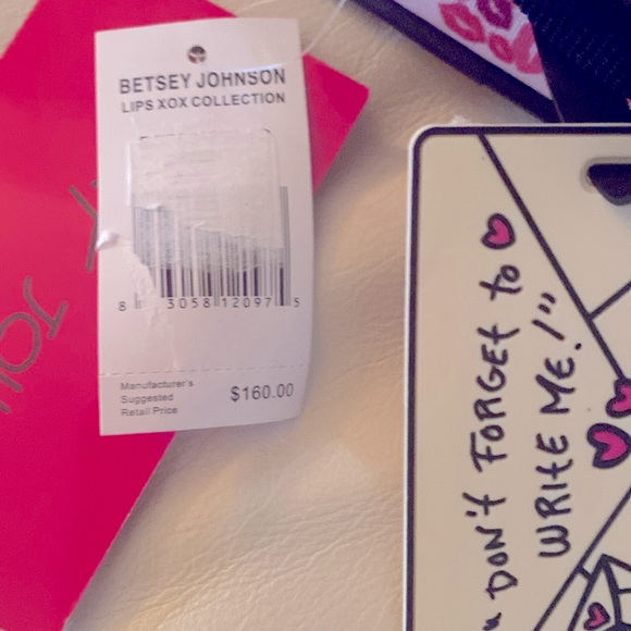 Betsy Johnson duffel bag. New with tags - Picture 3 of 5